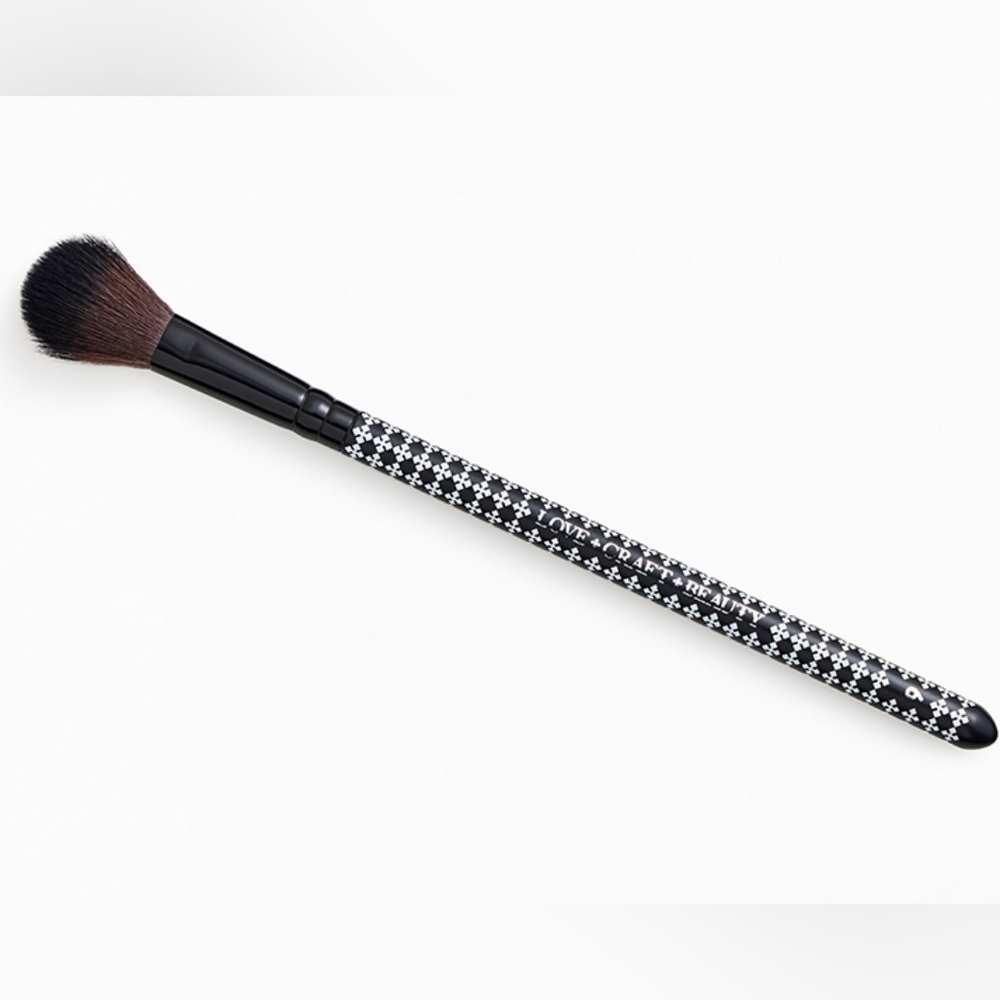 LOVE+CRAFT+BEAUTY Highlighter Brush #9